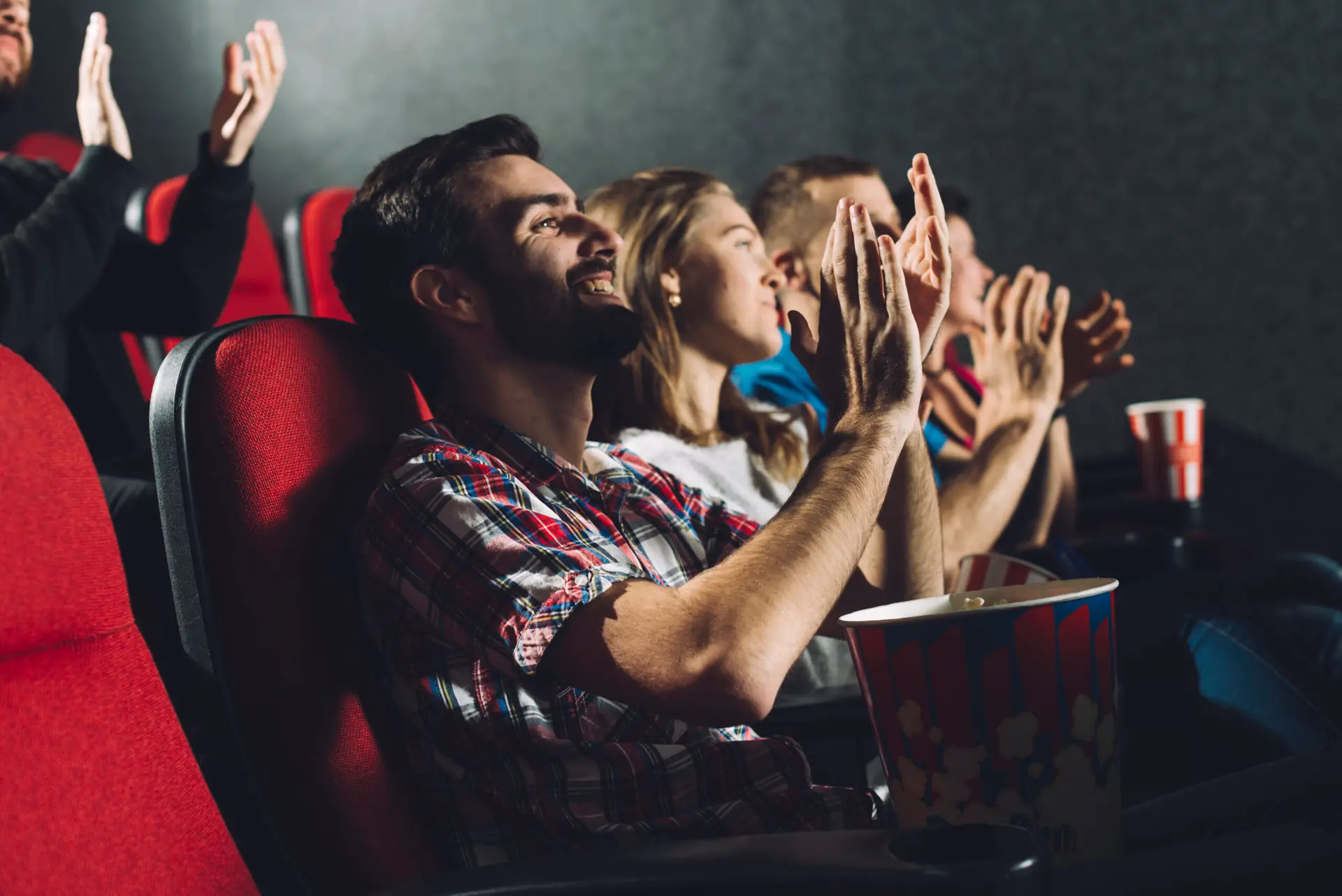 Levar comida para o cinema: é permitido ou proibido?