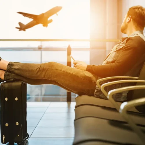 Empresa aérea pode alterar horário do meu voo?